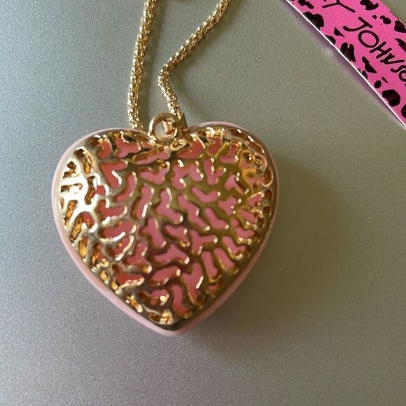Women's Pink Crystal Rhinestone Heart Pendant Necklace NWOT - Picture 2 of 2